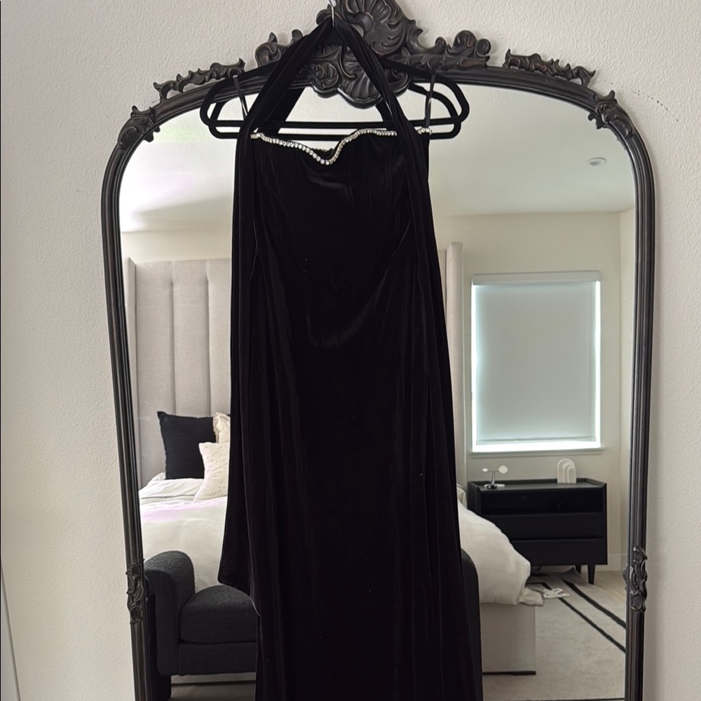 Elegant Black Velvet Halter Dress
